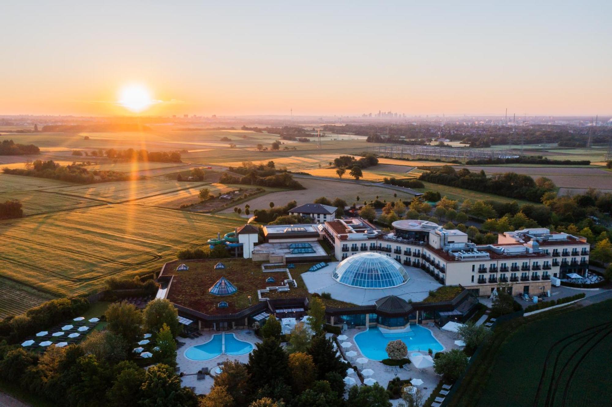 Vital Hotel Rhein Main Therme Wellness Resort & Spa Хофхайм-ам-Таунус Экстерьер фото